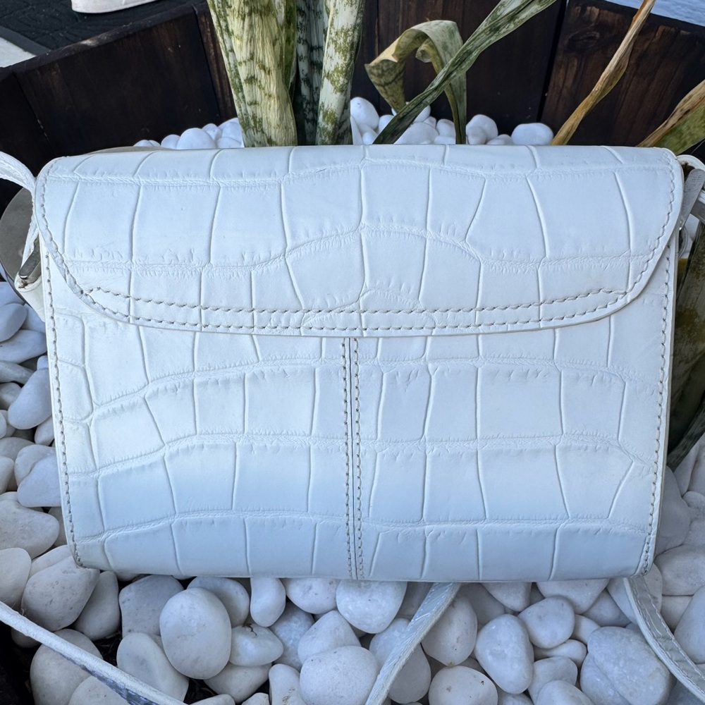 Dooney & Bourke Made in Italy Vintage White Croc Embossed Leather Crossbody Bag - Picture 3 of 14